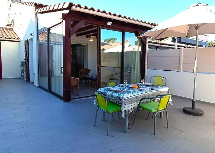 Superbe Pavillon Dans Avec Piscine -parking Privatif -6cyc119 *